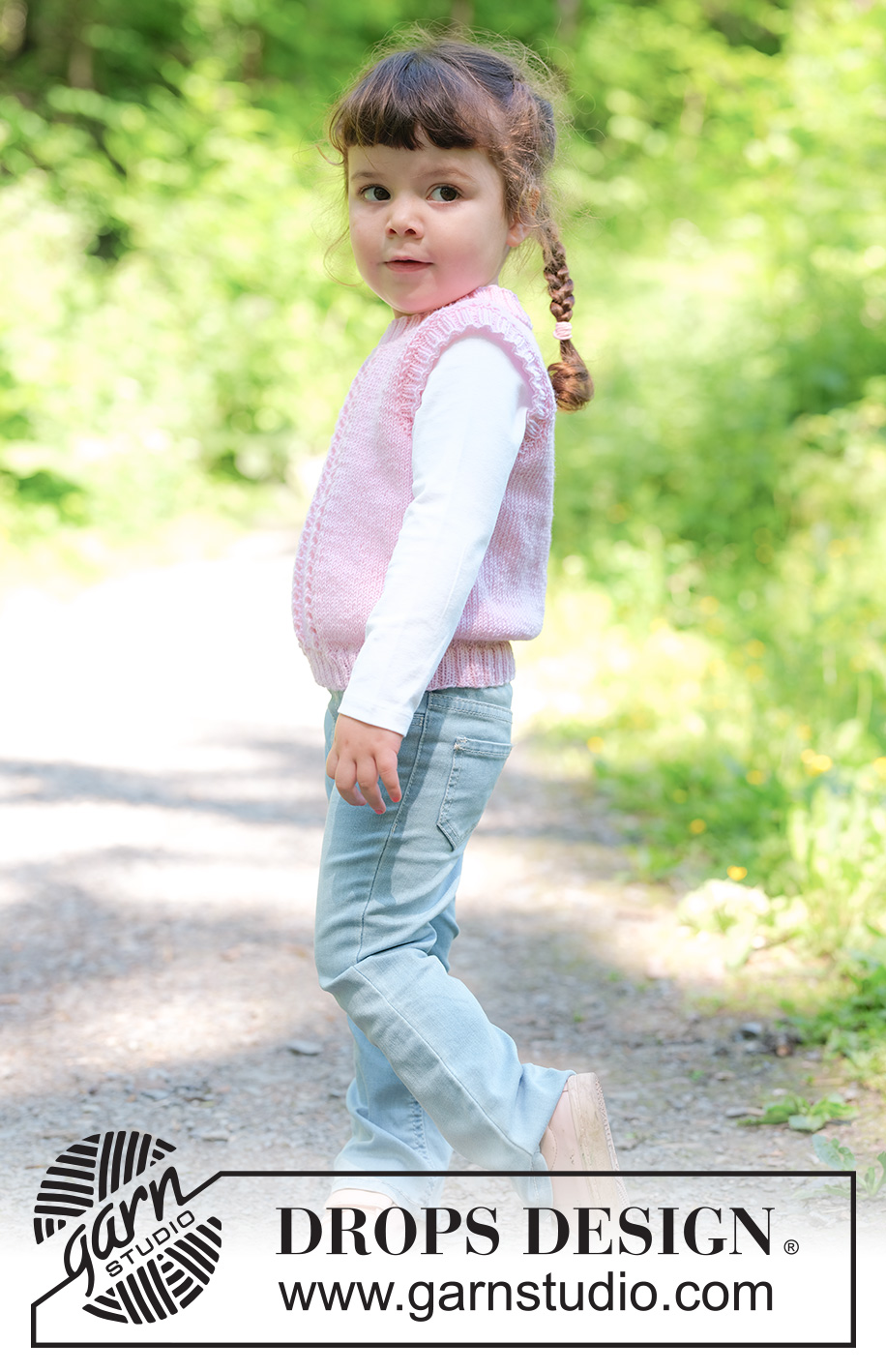 Blush Trails / DROPS Children 49-4 - Dětská vesta s copánky pletená zdola nahoru z příze DROPS BabyMerino. Velikosti: 2 – 12 let.
