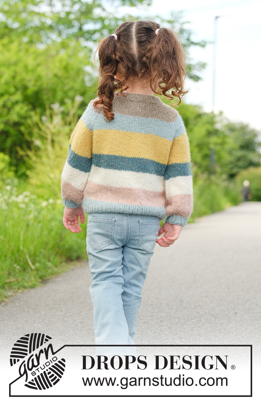 Happy Hue Sweater / DROPS Children 49-5 - Stickad tröja till barn i DROPS Sky. Arbetet stickas uppifrån och ner med raglan och ränder. Storlek 2 - 12 år.