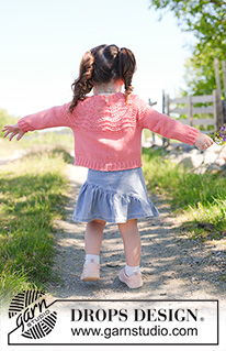 Coral Charm / DROPS Children 49-8 - Dětský pulovr s kruhovým sedlem pletený shora dolů vlnkovým vzorem z příze DROPS Safran. Velikosti: 2 – 12 let.