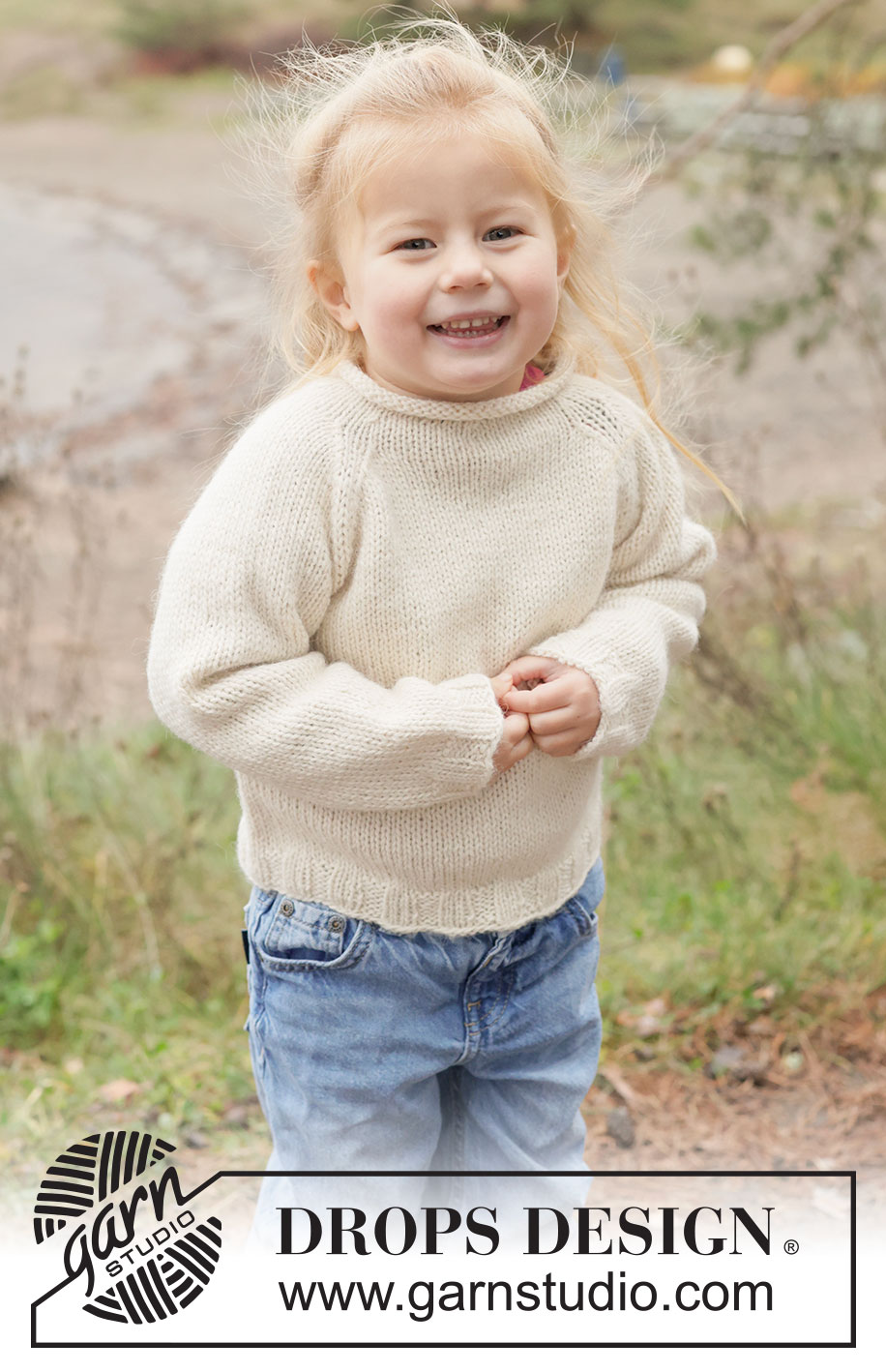 Little Snow Sweater / DROPS Children 50-19 - Kötött pulóver gyerekeknek 2 szál DROPS Alpaca fonalból. A darabot fentről lefelé irányban készítjük, harisnyakötéssel, raglán szabásvonallal és a nyakán pöndörödő széllel 2 - 14 éveseknek való méretekben