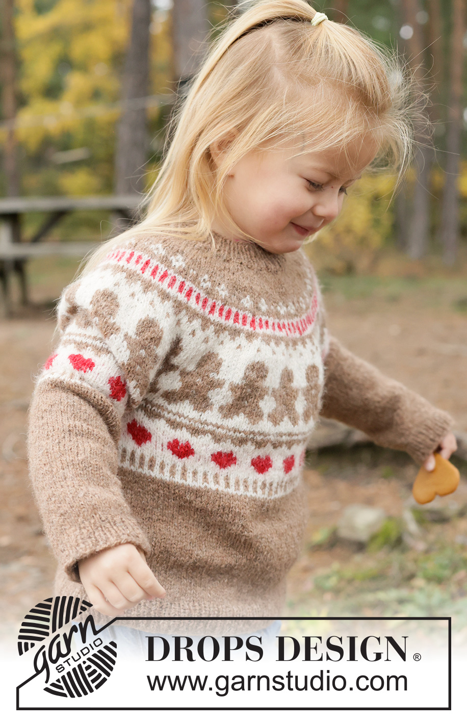 Cookie Parade Sweater / DROPS Children 50-2 - Dětský pulovr s kruhovým sedlem a vícebarevným vzorem s perníčky a srdíčky pletený shora dolů z příze DROPS Sky. Velikosti: 2 - 14 let.