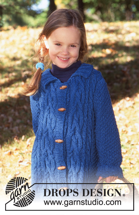 Blushing Bluebell / DROPS Children 9-22 - Strikket lang marine jakke med fletter i DROPS Den-M-nit, eller DROPS Muskat eller DROPS Daisy