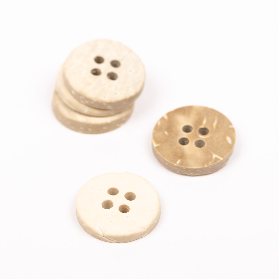 DROPS Knappar Blekt kokosnöt No. 802 isometric