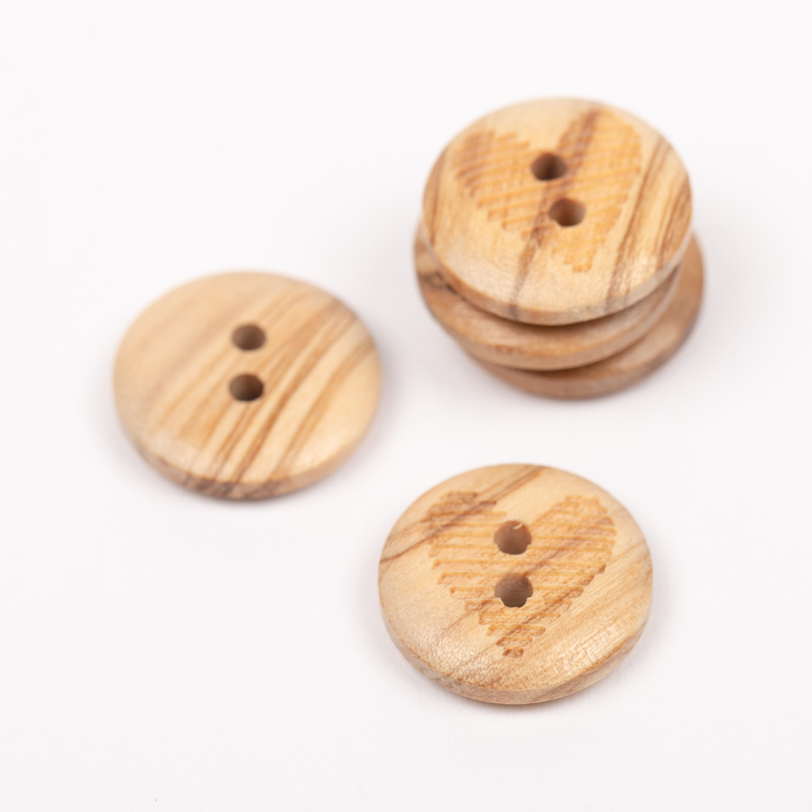 DROPS Knappar Hjärta (trä) No. 814 isometric