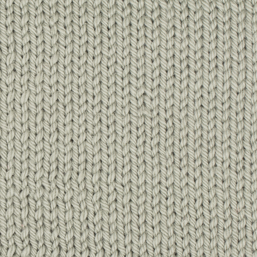 Zoomed sample of DROPS Daisy before felting