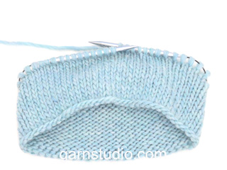 Tutorial Videos How to work stocking stitch (in the round) – Nordic knitting style