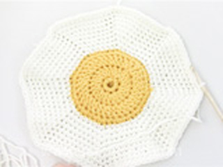 Fried Egg Pillow: Crochet pattern