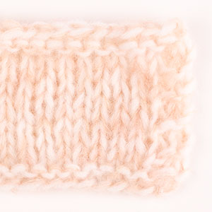 Yarn combinations skeins of DROPS Air 01, natur 
														+ DROPS Brushed Alpaca Silk 20, bleikur sandur