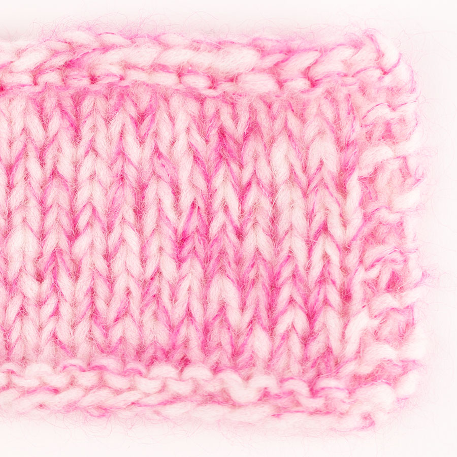 Yarn combinations skeins of DROPS Air 01, natur 
											+ DROPS Kid-Silk 13, kirsuber