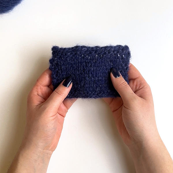Yarn combination video thumbnail of DROPS Air 09, marineblå + DROPS Kid-Silk 28, marineblå