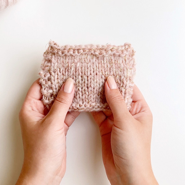 Yarn combination video thumbnail of DROPS Air 33, rosa sand + DROPS Flora 30, ørkenrose + DROPS Glitter 01, guld