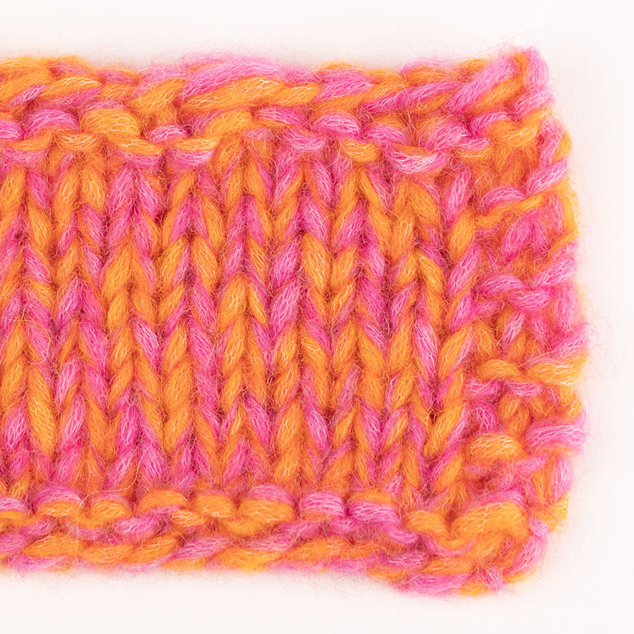 Yarn combinations skeins of DROPS Air 38, rafmagns appelsínugulur 
											+ DROPS Air 39, magenta
