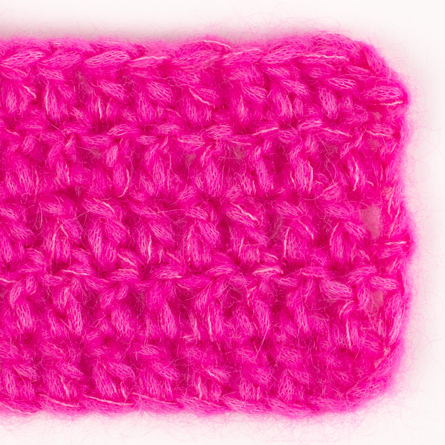 Yarn combinations of Air 39, magenta + DROPS Kid-Silk 13, pink