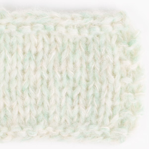 Yarn combinations skeins of DROPS Air 42, pistasíuís 
														+ DROPS Brushed Alpaca Silk 01, natur