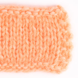 Swatch of DROPS Air 54, søt aprikos 
														+ DROPS Brushed Alpaca Silk 37, søt aprikos