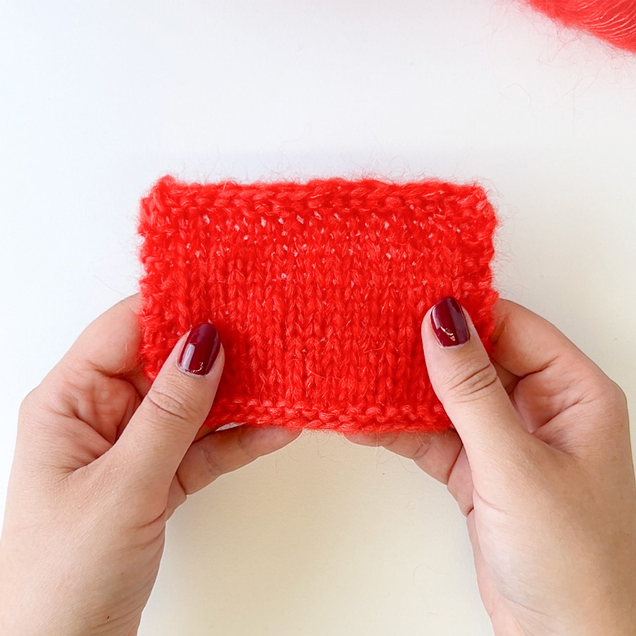 Yarn combination video thumbnail of DROPS Air 61, knallrot + DROPS Kid-Silk 61, knallrot