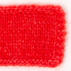 Yarn combinations skeins of DROPS Air 61, zářivá červená 
														+ DROPS Kid-Silk 61, zářivá červená