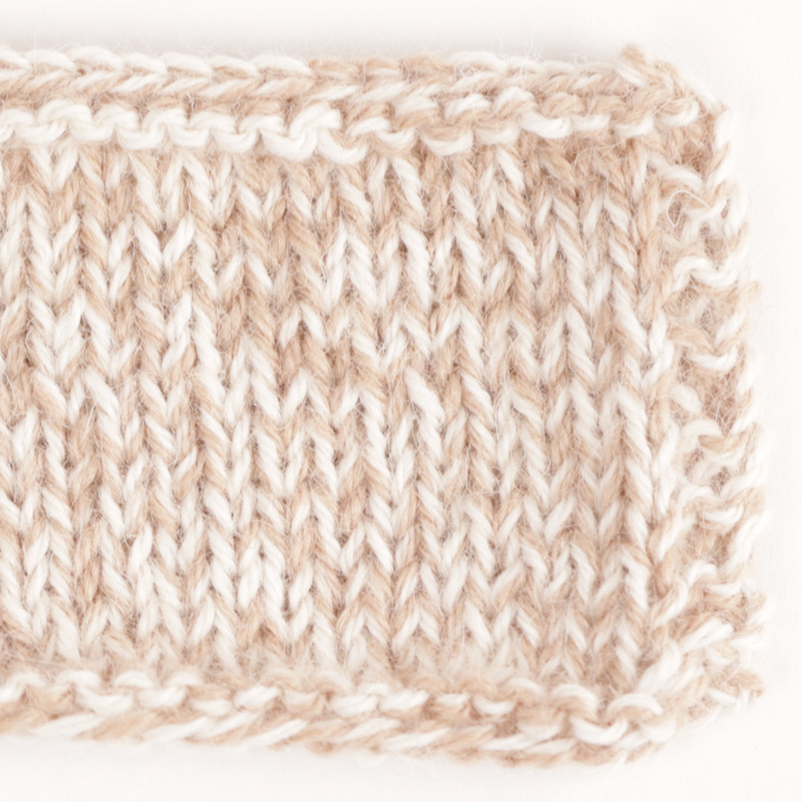 Swatch of alpaca0100-alpaca0302