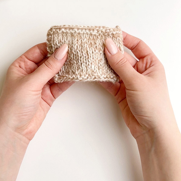 Yarn combination video thumbnail of DROPS Alpaca 100, off white + DROPS Alpaca 302, camel