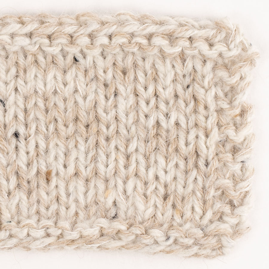 Swatch of DROPS Alpaca 2020, light nougat 
											+ DROPS Kid-Silk 01, off white + DROPS Soft Tweed 22, marble dreams