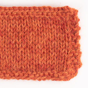 Swatch of DROPS Alpaca 2915, orange cendré 
														+ DROPS Alpaca 2925, rouille