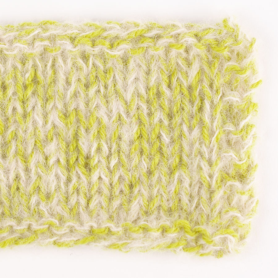 Yarn combinations skeins of DROPS Alpaca 2916, skær lime 
											+ DROPS Brushed Alpaca Silk 01, natur