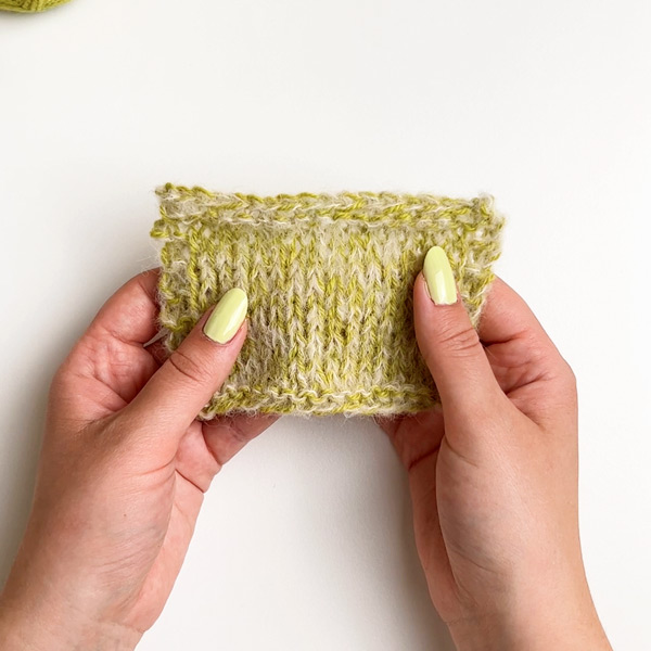 Yarn combination video thumbnail of DROPS Alpaca 2916, bright lime + DROPS Brushed Alpaca Silk 01, off white