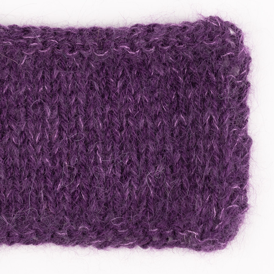 Yarn combinations skeins of DROPS Alpaca 4400, fjólublár 
											+ DROPS Kid-Silk 16, dökk fjólublár