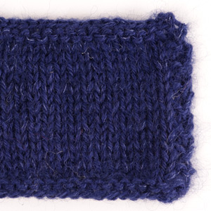 Yarn combinations skeins of DROPS Alpaca 5575, sjávarblár 
														+ DROPS Kid-Silk 28, sjávarblár