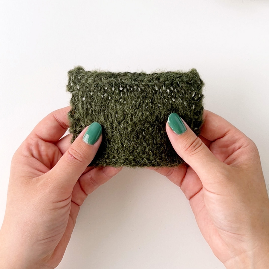Yarn combination video thumbnail of DROPS Alpaca 7895, dark forest + DROPS Brushed Alpaca Silk 32, moss green