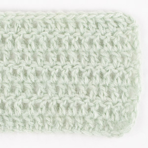 Swatch of Alpaca 9030, glace pistache																	+ DROPS Kid-Silk 47, glace pistache
