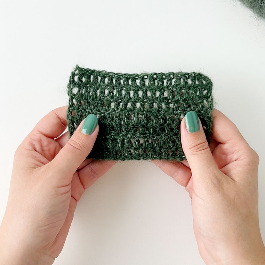 Yarn combination video thumbnail of DROPS Alpaca 9032, dark ivy + DROPS Kid-Silk 19, dark green