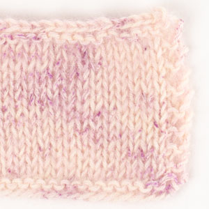 Swatch of DROPS Baby Merino 104, poussière de rêve 
														+ DROPS Kid-Silk 72, rose pastel