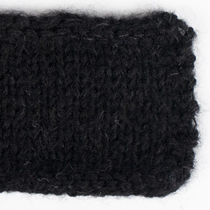 Swatch of DROPS Baby Merino 21, preto 
														+ DROPS Brushed Alpaca Silk 16, preto