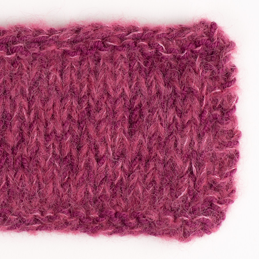 Swatch of DROPS Baby Merino 34, lyng 
											+ DROPS Brushed Alpaca Silk 08, lyng
