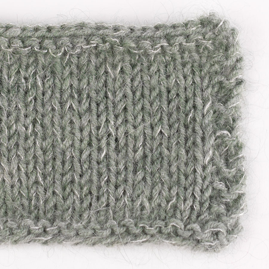 Swatch of DROPS Baby Merino 50, verde salva 
											+ DROPS Kid-Silk 34, verde salva