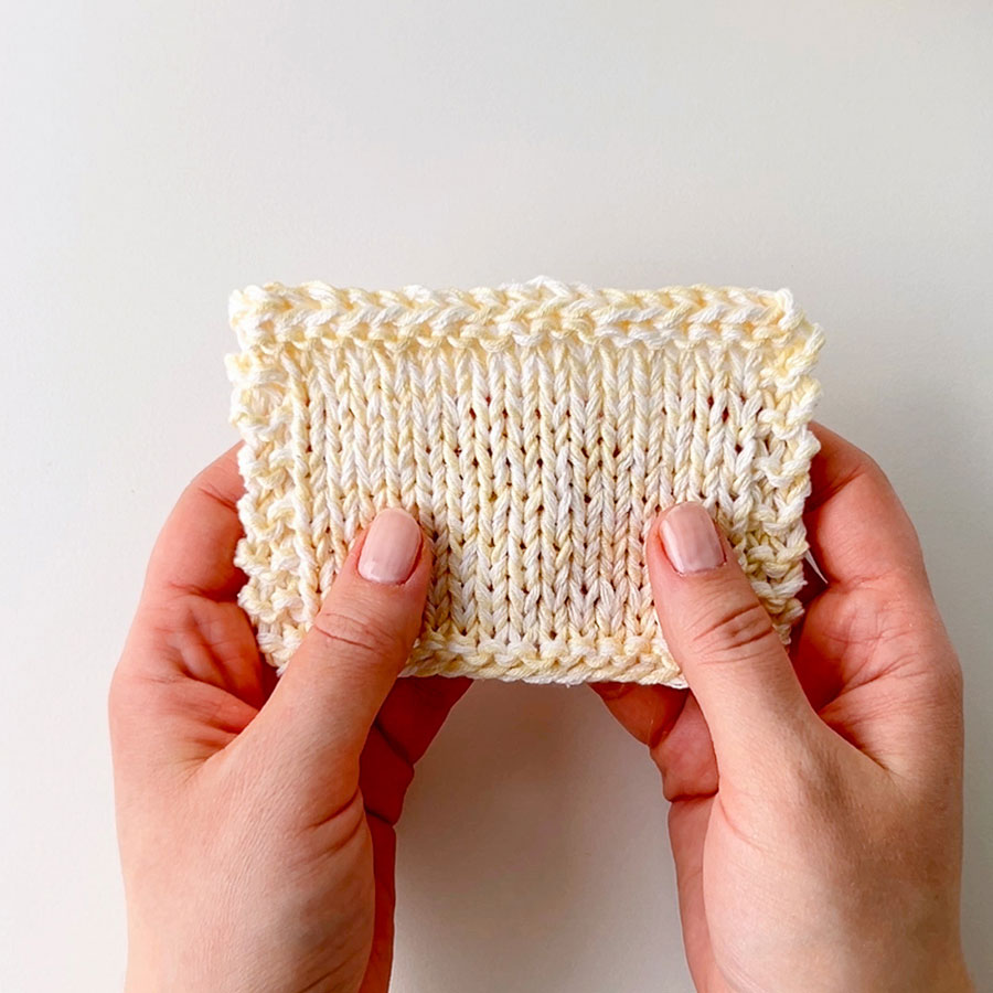 Yarn combination video thumbnail of DROPS Belle 01, hvit + DROPS Muskat 07, lys gul