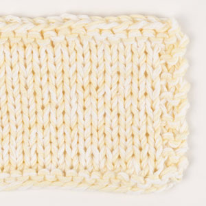 Swatch of DROPS Belle 01, white 
														+ DROPS Muskat 07, light yellow