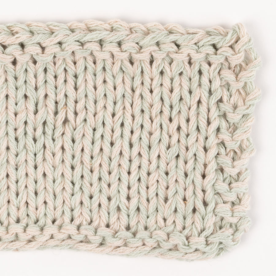 Swatch of DROPS Belle 03, beige clair 
											+ DROPS Belle 32, menthe poivrée