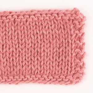 Yarn combinations skeins of DROPS Belle 11, antik bleikur 
														+ DROPS Kid-Silk 46, kirsuberjasorbet