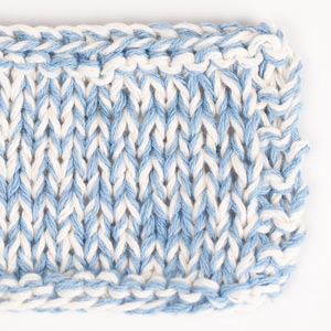 Yarn combinations skeins of DROPS Belle 15, gallabuxnablár 
														+ DROPS Bomull-Lin 02, natur