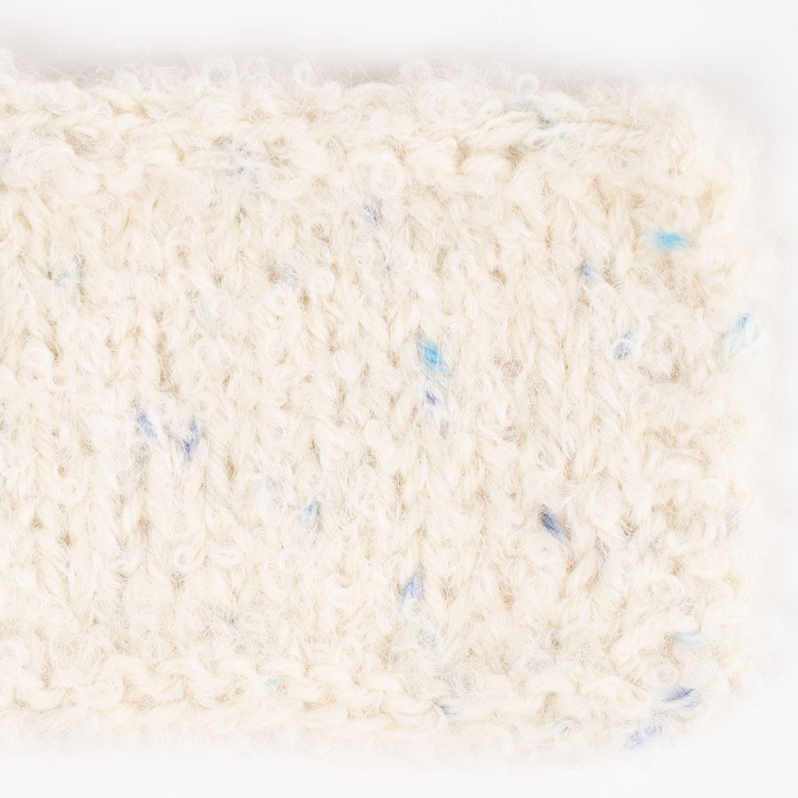 Yarn combinations skeins of DROPS Alpaca Bouclé 0100, naturel 
											+ DROPS Fiesta 42, ijskristallen