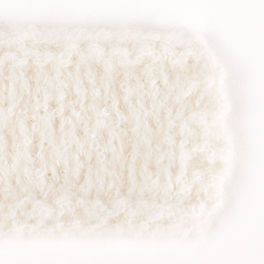 Swatch of DROPS Alpaca Bouclé 0100, off white 
											+ DROPS Melody 01, off white