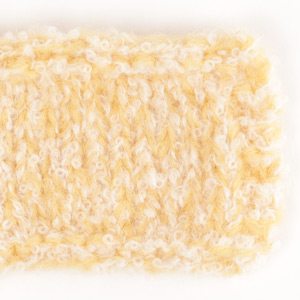 Yarn combinations skeins of DROPS Alpaca Bouclé 0100, natur 
														+ DROPS Melody 14, vanillugulur