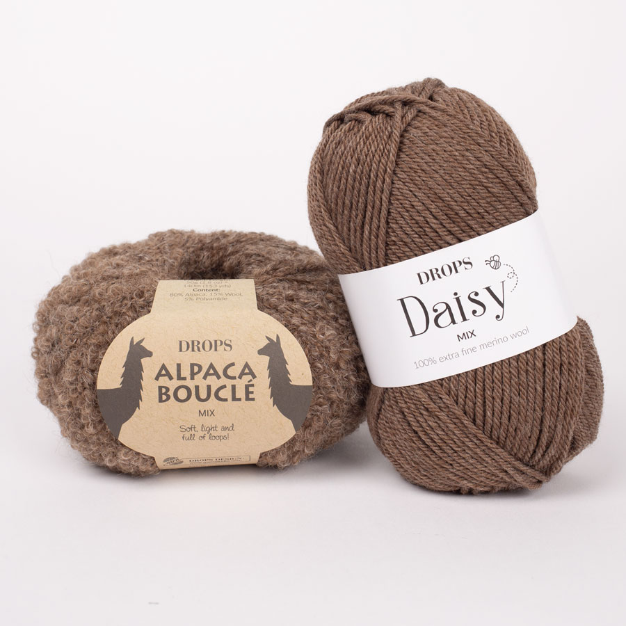 Swatch of DROPS Alpaca Bouclé 0602, castanho 
											+ DROPS Daisy 14, castanho
