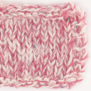 Swatch of DROPS Brushed Alpaca Silk 01, natur 
														+ DROPS Brushed Alpaca Silk 08, lyng + DROPS Fabel 925, bær & krem
