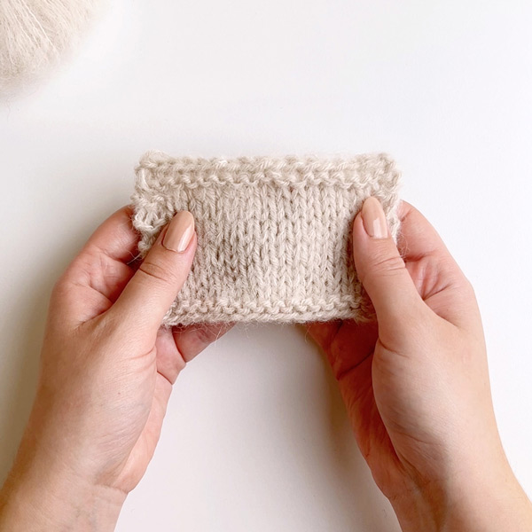 Yarn combination video thumbnail of DROPS Brushed Alpaca Silk 01, off white + DROPS Daisy 02, marzipan