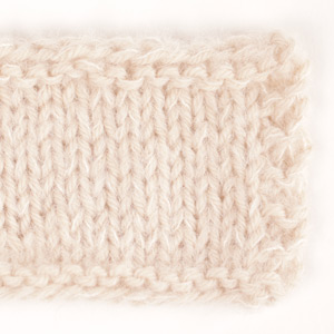 Swatch of DROPS Brushed Alpaca Silk 01, off white 
														+ DROPS Daisy 02, marzipan