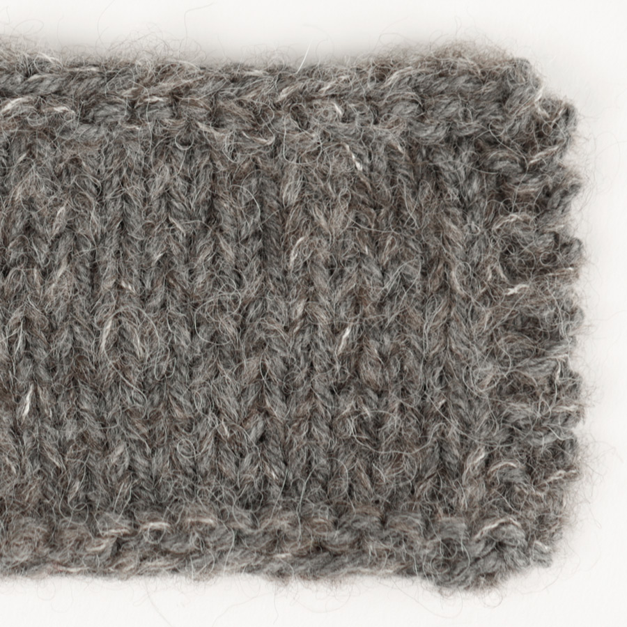 Swatch of DROPS Brushed Alpaca Silk 03, grey 
											+ DROPS Daisy 05, medium grey