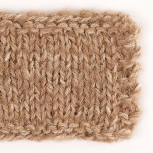 Yarn combinations skeins of DROPS Brushed Alpaca Silk 05, beige 
														+ DROPS Soft Tweed 04, kökudeig